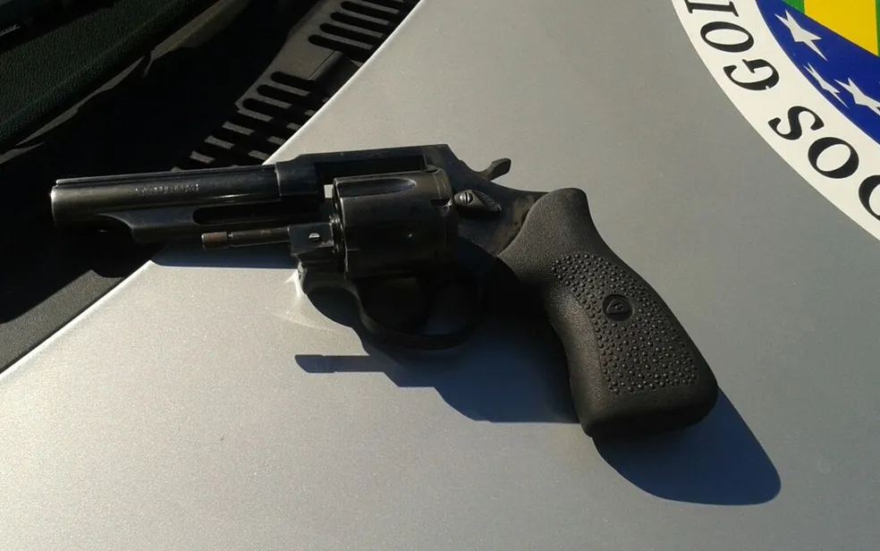 Adolescente é apreendido com revólver calibre 38 em Coronel Fabriciano