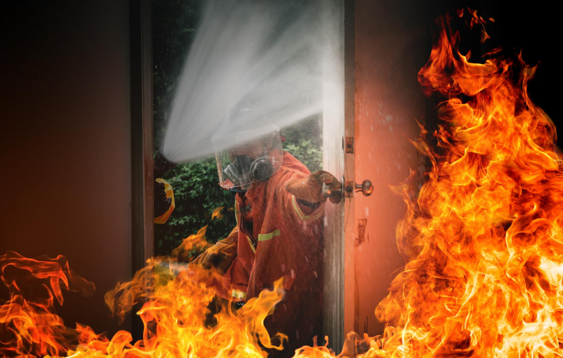 Empresa de locação é atingida por incêndio em Ipatinga