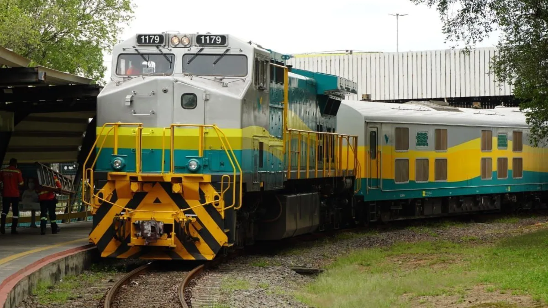 Homem morre após ser atropelado por trem de passageiros no Vale do Aço