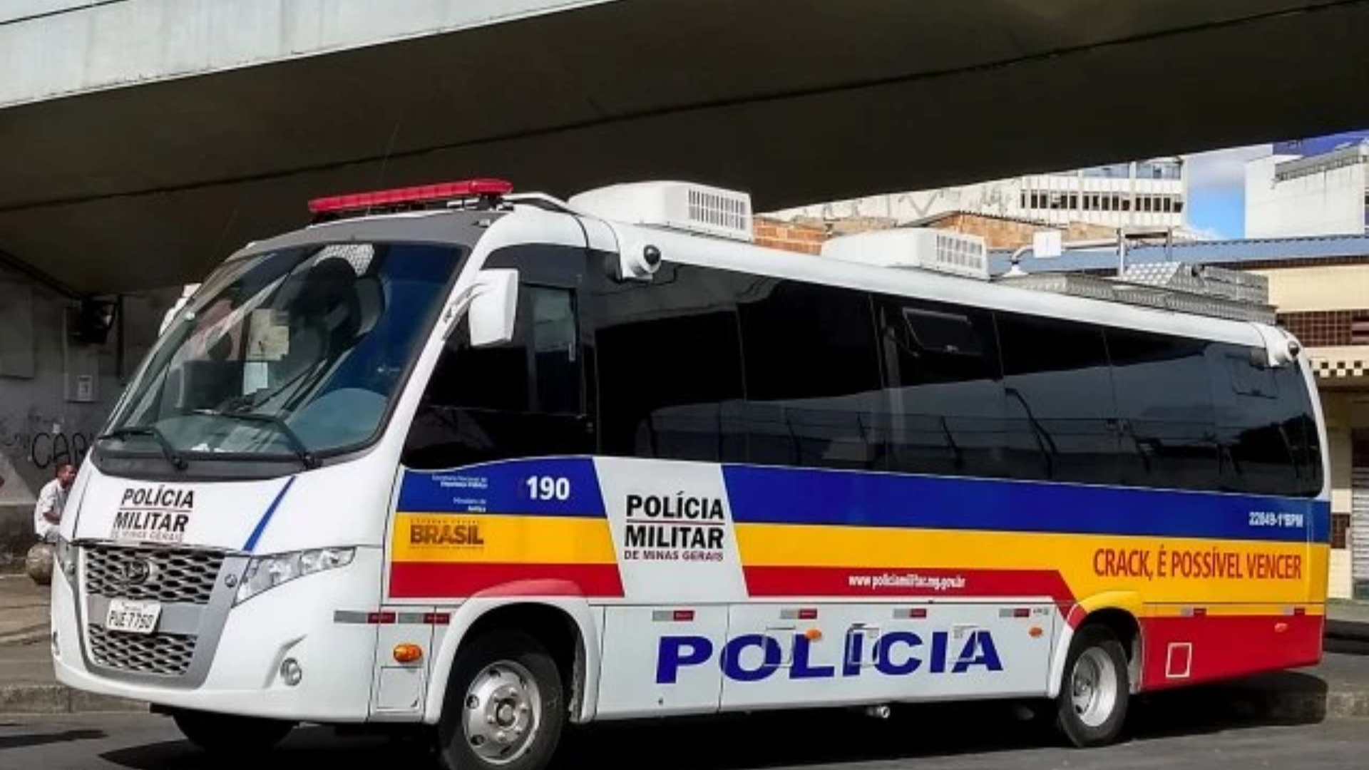 Ônibus da Polícia Militar reforça segurança no Centro de Ipatinga