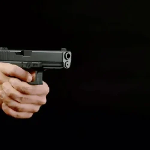 Homem é baleado ao parar moto para olhar o celular em Coronel Fabriciano