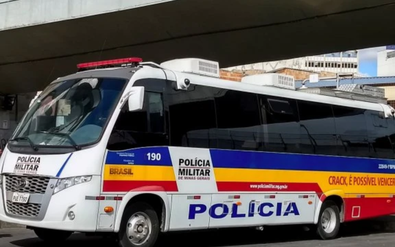 Ônibus da Polícia Militar reforça segurança no Centro de Ipatinga