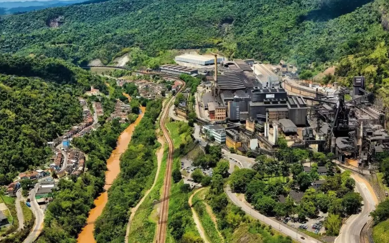 Metalúrgicos intensificam protestos contra escala de trabalho na ArcelorMittal em João Monlevade