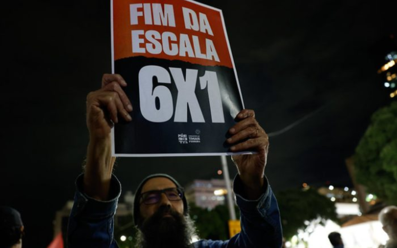 Câmara aprova PEC pelo fim da escala 6×1 e proposta segue para o Senado