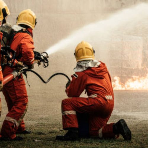 Corpo de Bombeiros de Minas abre concurso com 342 vagas e salários de até R$ 11 mil