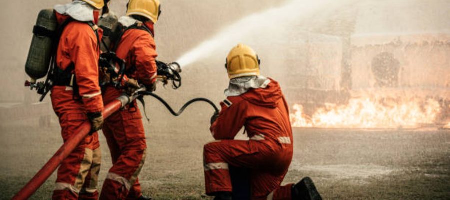 Corpo de Bombeiros de Minas abre concurso com 342 vagas e salários de até R$ 11 mil