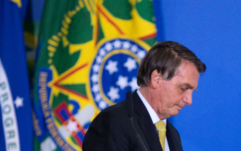 Bolsonaro está inelegível até 2060 após decisão que torna condenação definitiva