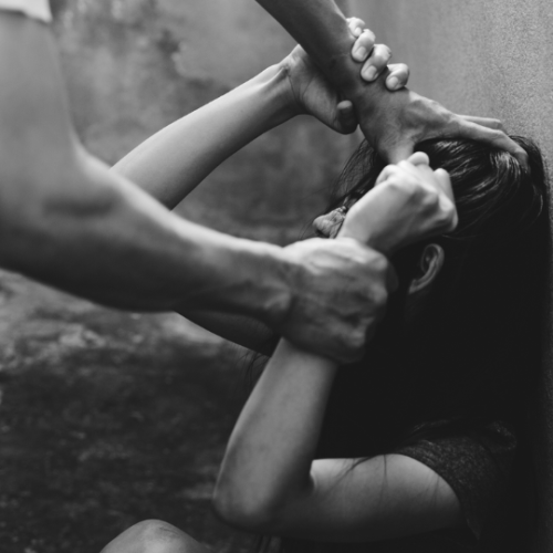 Mulher é agredida pelo companheiro em Ipatinga e suspeita de gravidez após o crime