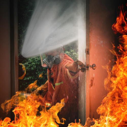 Empresa de locação é atingida por incêndio em Ipatinga